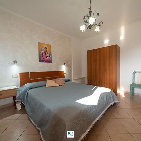 Casa Vacanze La Tuia Кастеллабате Экстерьер фото